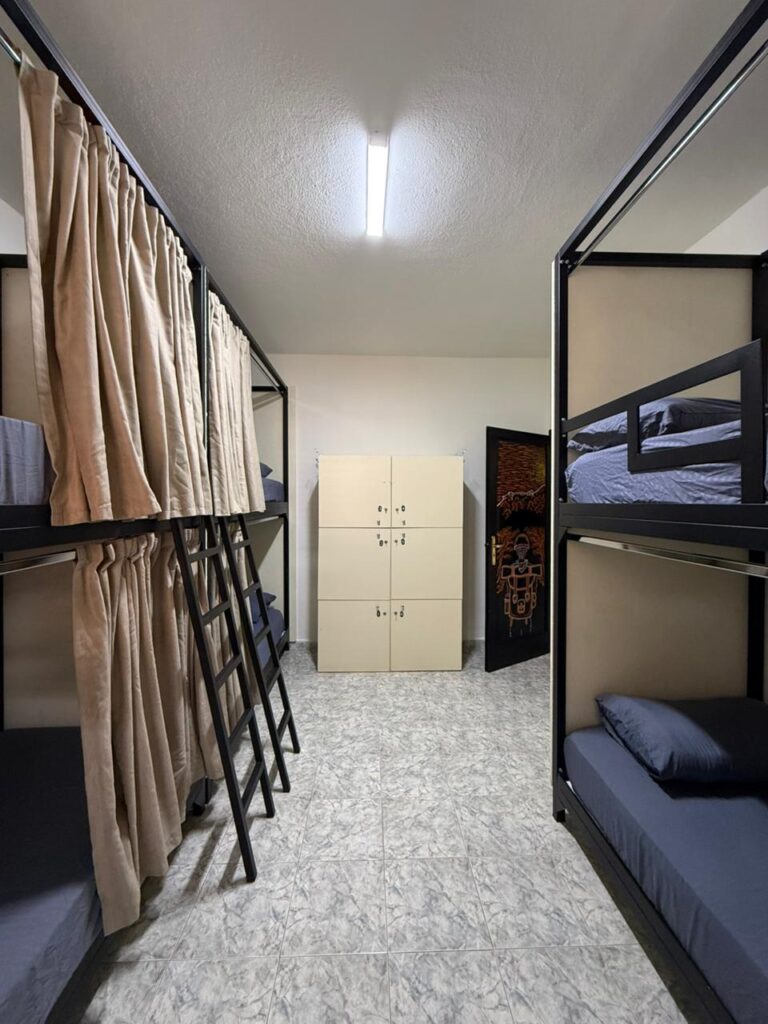 6 bed mixed dorm